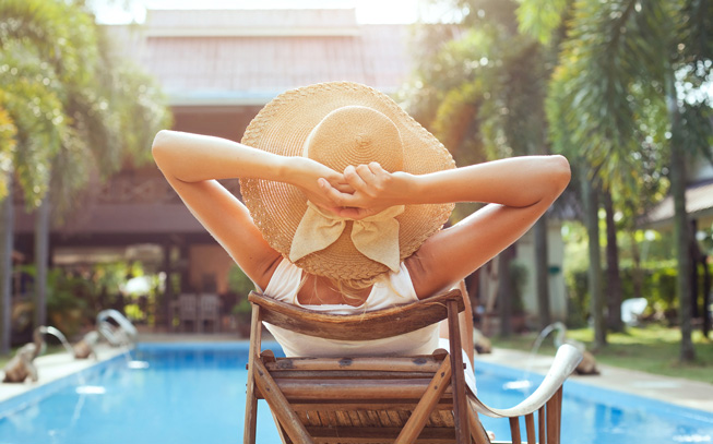 Férias: 5 soluções para poupar um salário até ao verão