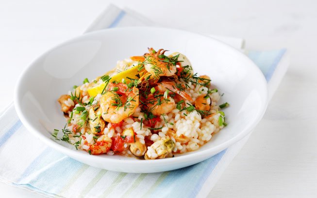 Este risotto de frutos do mar é para quem adora sabores frescos