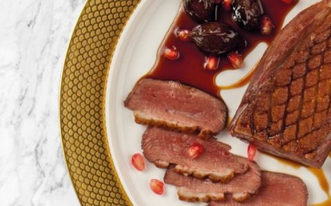 Magret de pato com cebola e vinho tinto: a junção perfeita entre o doce e o salgado