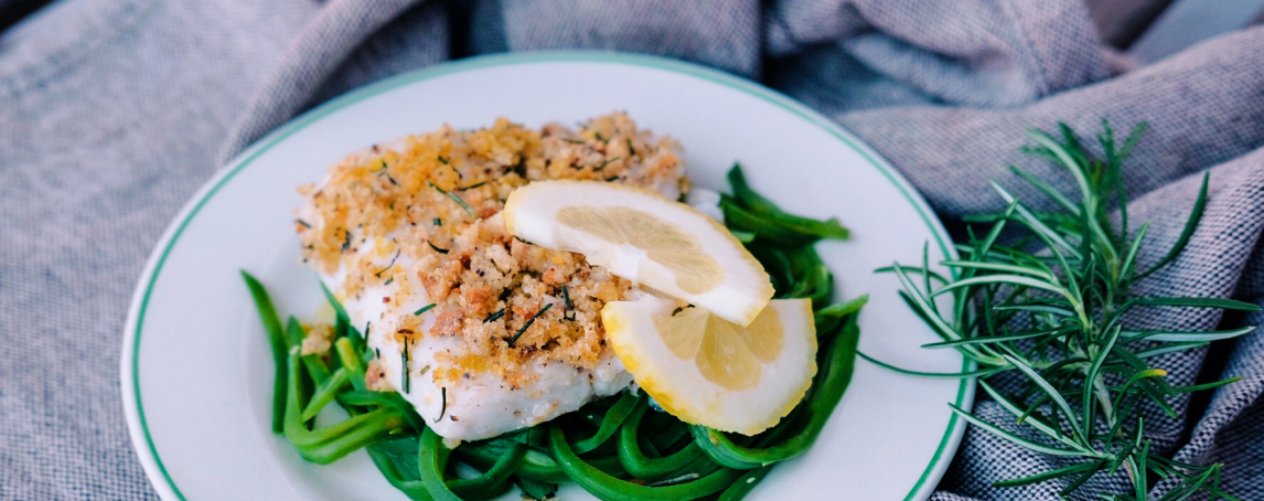 Procura um jantar rápido? Experimente estes lombos de pescada no forno