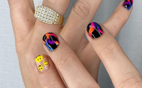 #BeautyCall. Detalhes florais ou emojis? Conheça as novas tendências de unhas