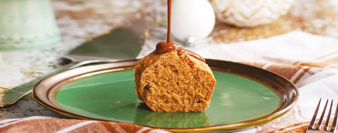 Para um lanche cheio de sabor, experimente este bolo de maçã e especiarias