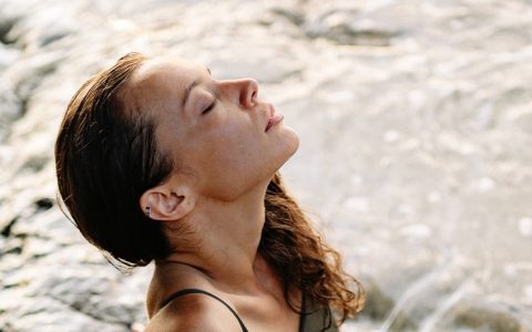 Recupere a hidratação da pele e cabelo depois das férias