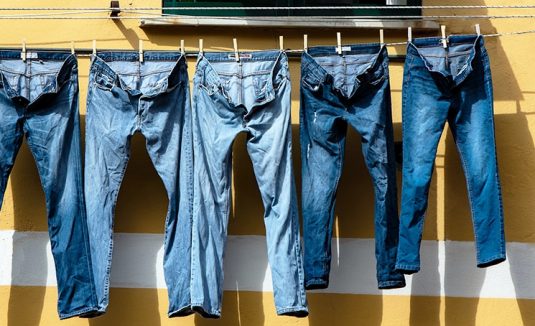 Este é o número de vezes que deve usar os jeans antes de os lavar