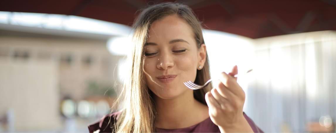 Sabia que existem alimentos que potenciam a felicidade?