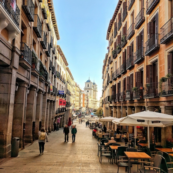 rua em madrid