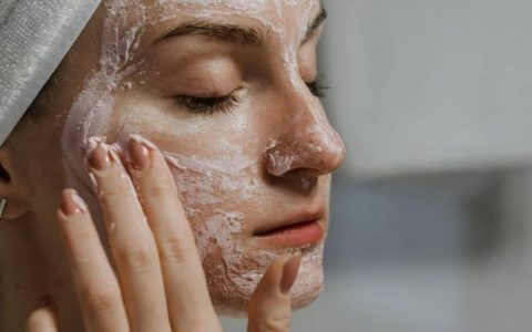 Grão a grão. Mergulhe no mundo luxuoso dos cosméticos em pó