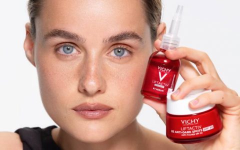 A rotina de skincare antimanchas de Kelly Bailey, nova embaixadora dos Laboratórios Vichy