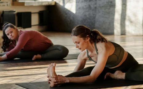 Quer melhorar a sua prática de yoga? Experimente este curso de certificação