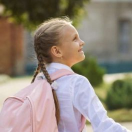 Mochila pesada? Saiba como evitar lesões nas costas neste regresso às aulas