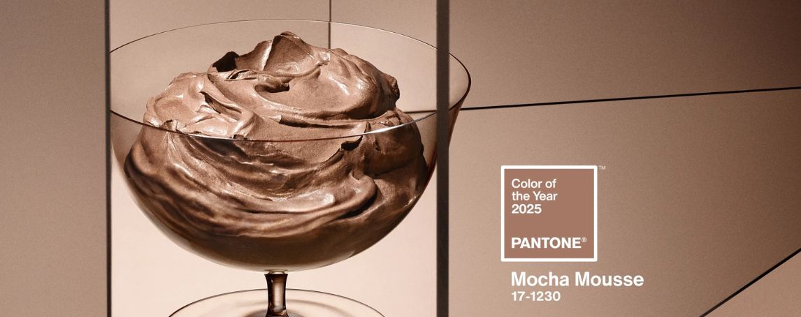 Mocha Mousse: a cor Pantone de 2025 que exala conforto luxuoso