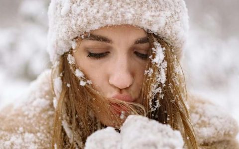 O guarda-roupa ideal para férias na neve